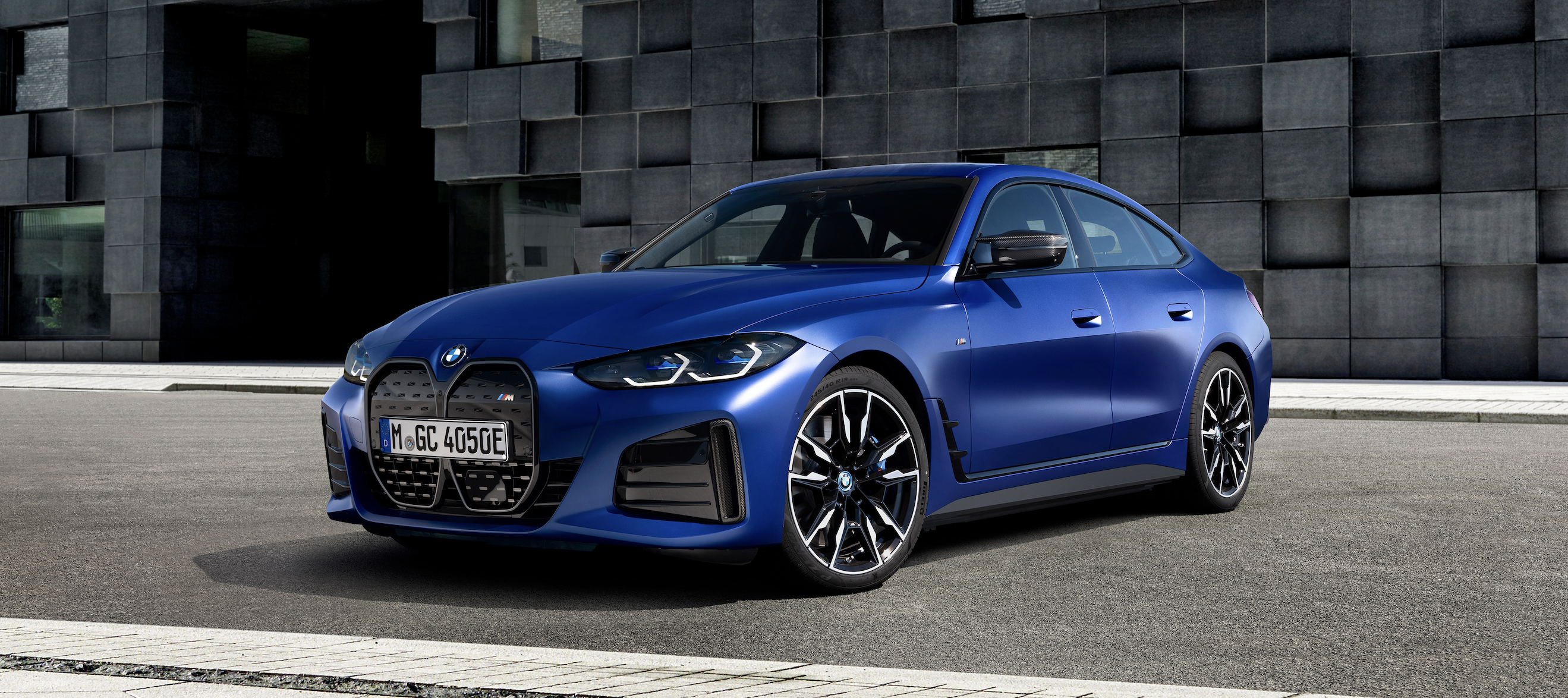 BMW i4 M50 xDrive | úplně nové elektro | sportovní moderní designové | auto roku 2022 | první objednávky online | auto eshop | AUTOiBUY.com